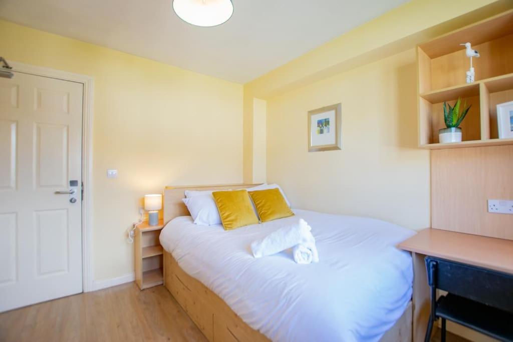 Hébergement de vacances 74 - 4 Bed Townhouse With Parking By Shortstays Galway