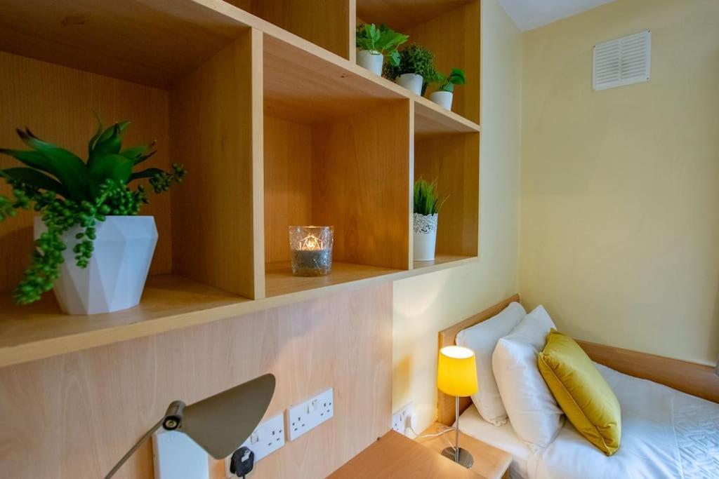 74 - 4 Bed Townhouse With Parking By Shortstays Hébergement de vacances Galway