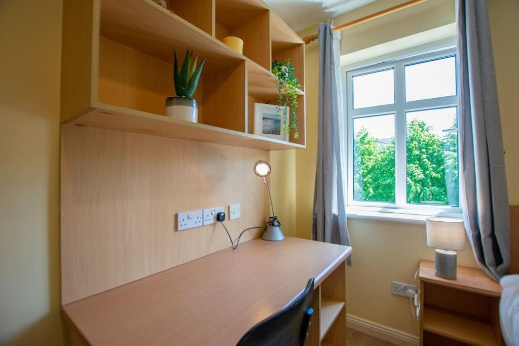 Hébergement de vacances 74 - 4 Bed Townhouse With Parking By Shortstays Galway
