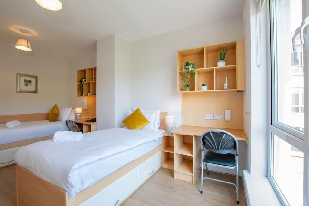 Hébergement de vacances 74 - 4 Bed Townhouse With Parking By Shortstays Galway